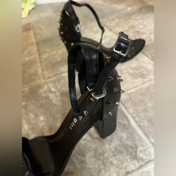 Spike 👠 heels - Picture 3 of 6